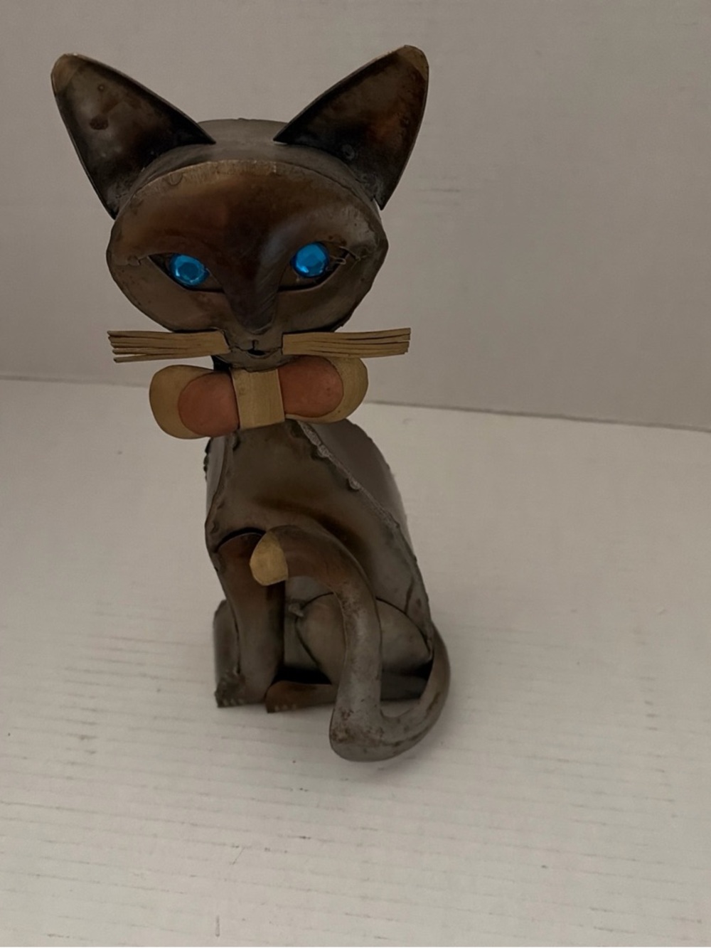 Handcrafted Brown Metal Cat Figurine with Blue Eyes - Decorative Pet Accent